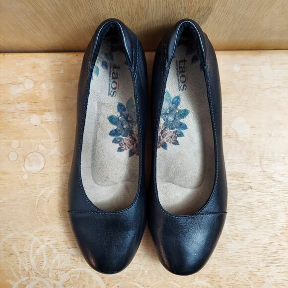 Taos Connection Women's US 7 Black Leather Slip On Pump Low Heel Shoes EUC - Picture 7 of 9